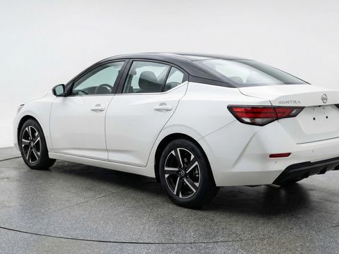 Used 2025 Nissan Sentra SV image 6