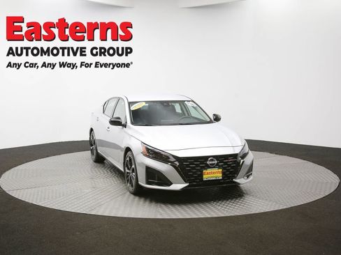 Used 2023 Nissan Altima 2.5 SR FWD image 47
