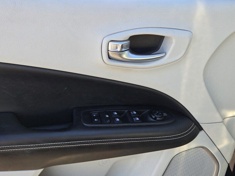 Used 2018 Jeep Compass Latitude w/ Popular Equipment Group AWD/4WD image 18