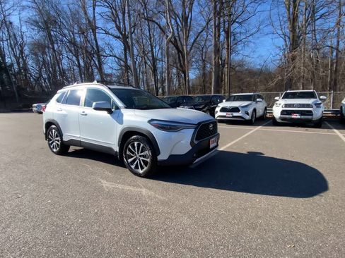 Certified 2023 Toyota Corolla Cross XLE image 8