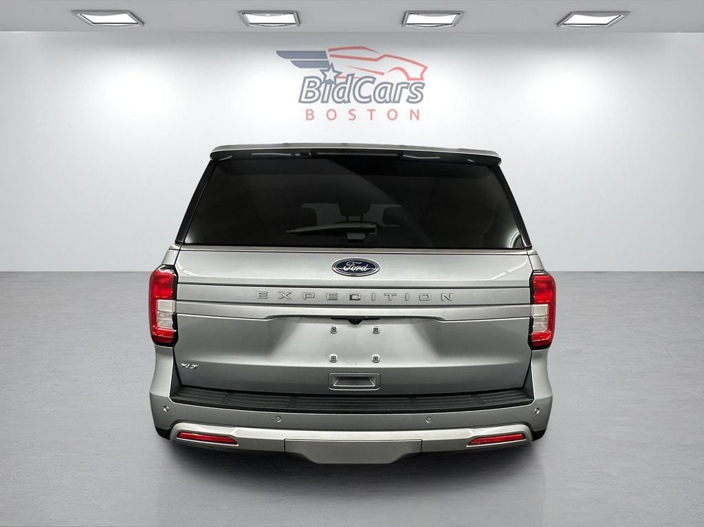 Used 2022 Ford Expedition XLT AWD/4WD image 5