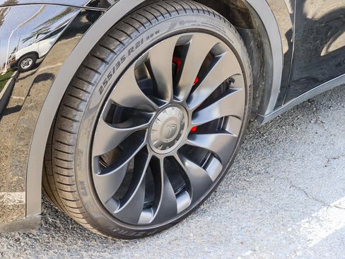 Used 2022 Tesla Model Y Performance image 4