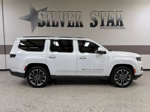 Used 2022 Jeep Grand Wagoneer Series III w/ Rear Seat Video Group 1 image 32