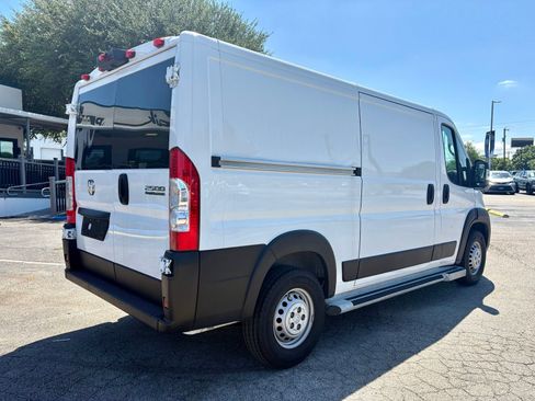 Used 2025 RAM ProMaster 2500 w/ U-Haul Equipment Group FWD image 3
