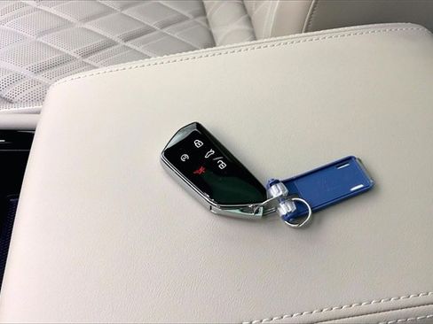 Used 2025 Volkswagen Atlas SEL Premium R-Line image 11