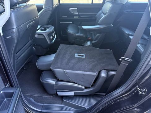 Used 2025 Ford Expedition Platinum AWD/4WD image 38