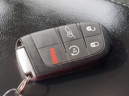 Used 2019 Jeep Grand Cherokee Altitude AWD/4WD image 39