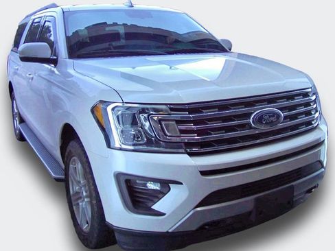 Used 2019 Ford Expedition Max XLT w/ Equipment Group 202A AWD/4WD image 12