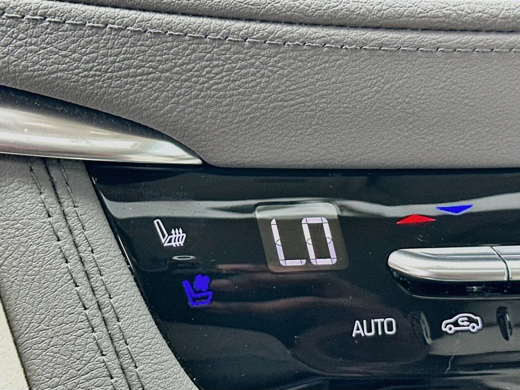 Used 2025 Cadillac XT5 Premium Luxury w/ LPO, Floor Liner Package FWD image 17