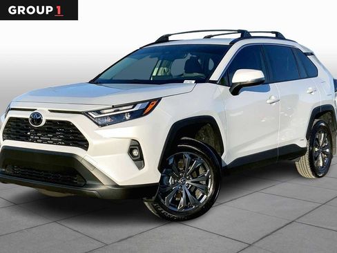 Used 2025 Toyota RAV4 XLE Premium image 1
