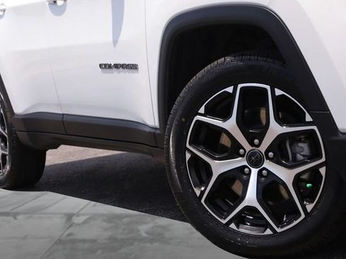 Used 2025 Jeep Compass Limited AWD/4WD image 3