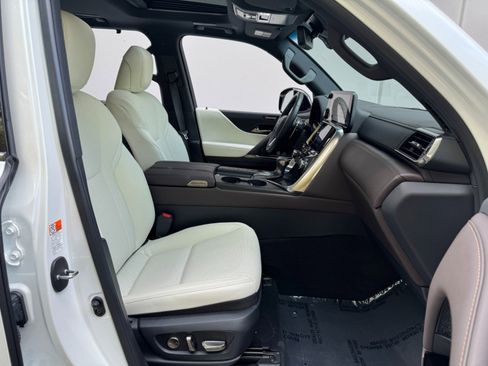 Used 2023 Lexus LX 600 Luxury w/ Appearance Package image 16