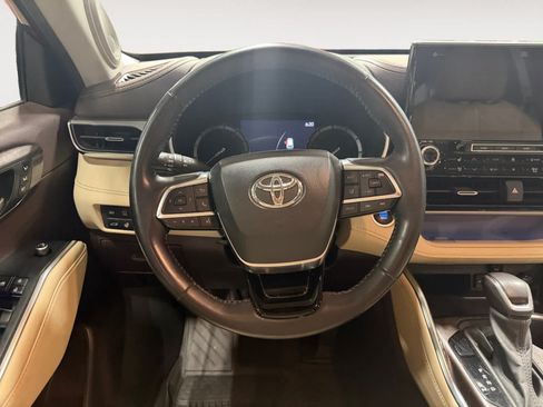 Used 2021 Toyota Highlander Platinum AWD/4WD image 13