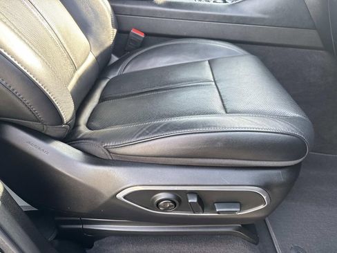 Used 2024 Jeep Wagoneer Series II w/ Flexible Seating Group AWD/4WD image 11