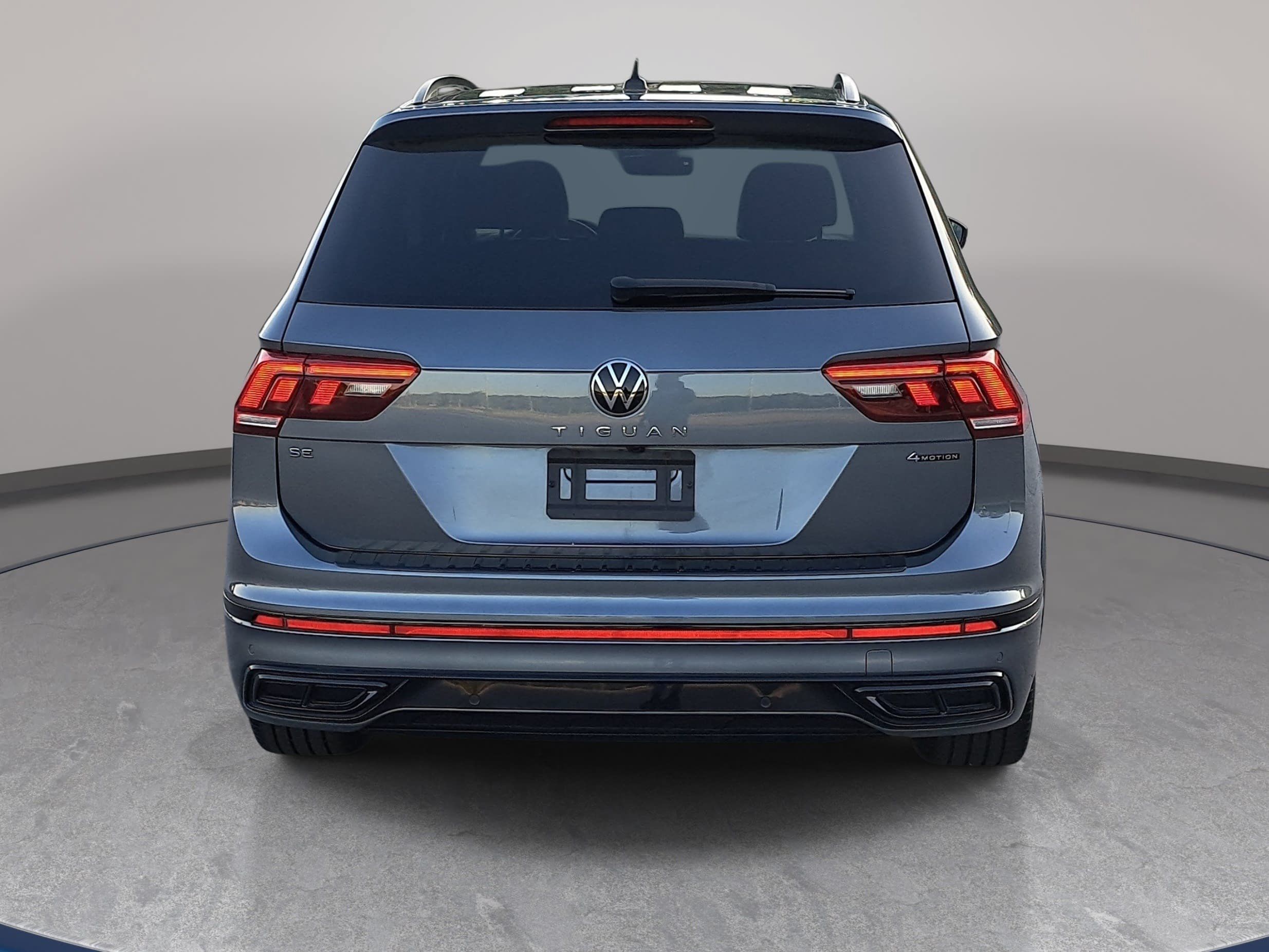 Used 2024 Volkswagen Tiguan SE R-Line AWD/4WD image 6