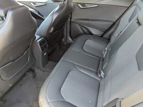 New 2025 Kia Niro EX Touring image 13