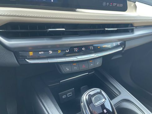 Certified 2024 Cadillac XT4 Luxury w/ Cold Weather Package FWD image 18