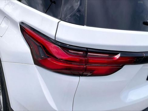Used 2023 Chevrolet Traverse LT FWD image 29