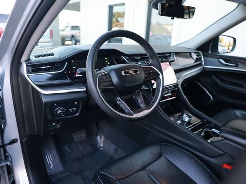 Used 2022 Jeep Grand Cherokee Limited 4xe w/ Luxury Tech Group II AWD/4WD image 16