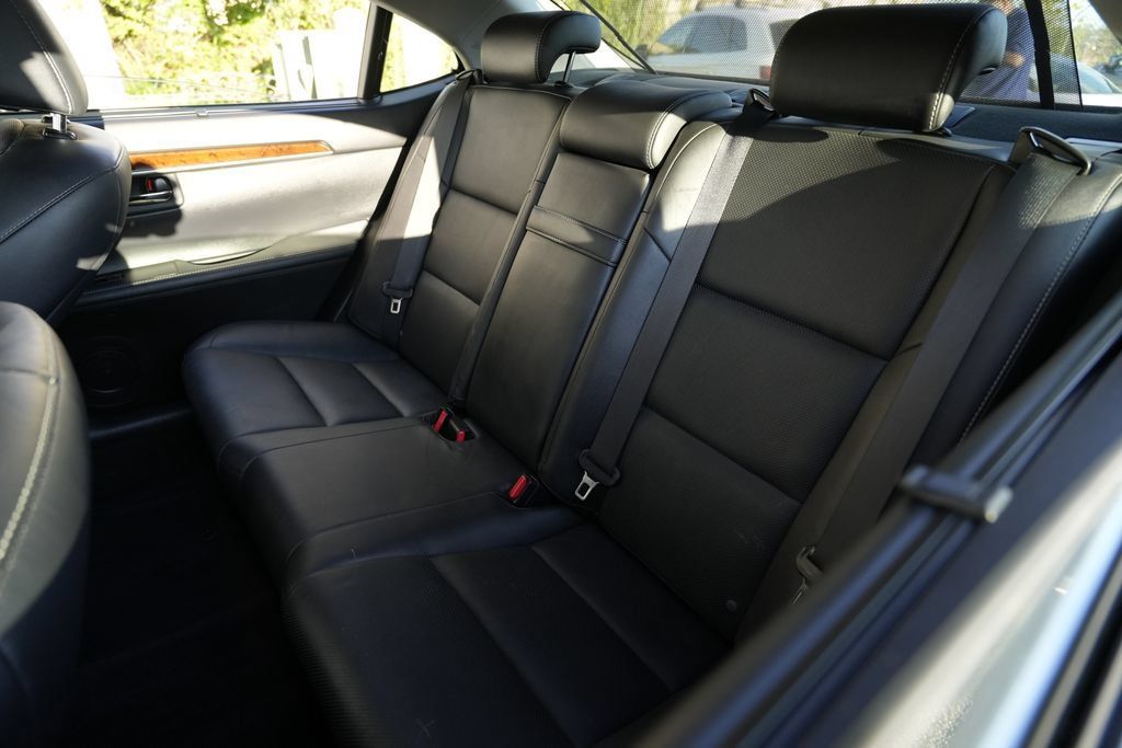 Used 2015 Lexus ES 350 w/ Ultra Luxury Package FWD image 24