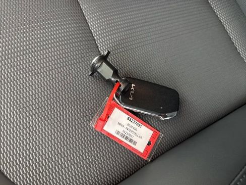 Certified 2025 Kia Niro EX image 28