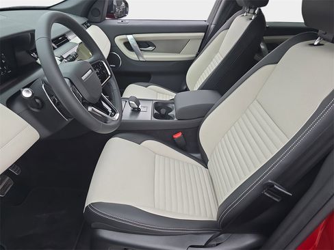 New 2026 Land Rover Discovery Sport Landmark image 15