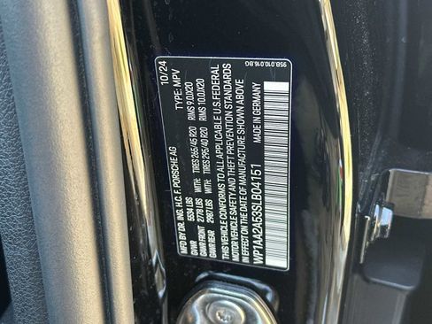 Certified 2025 Porsche Macan image 31