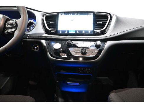 New 2024 Chrysler Pacifica Touring FWD image 25