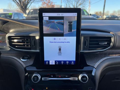 Used 2023 Ford Explorer Platinum w/ Technology Package image 19