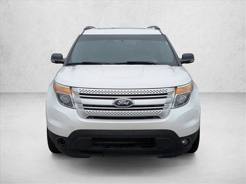 Used 2013 Ford Explorer XLT image 2
