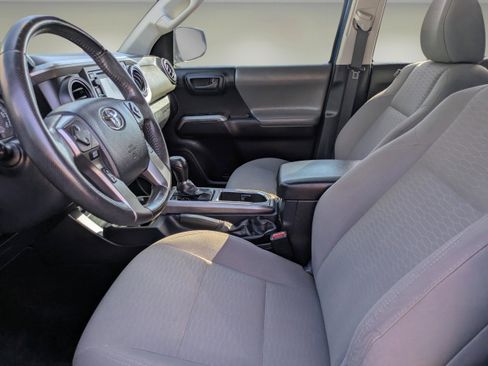 Used 2018 Toyota Tacoma SR5 image 16