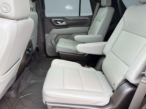 Used 2024 Chevrolet Tahoe Z71 w/ Luxury Package AWD/4WD image 13
