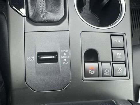 Certified 2023 Toyota Highlander XLE image 20