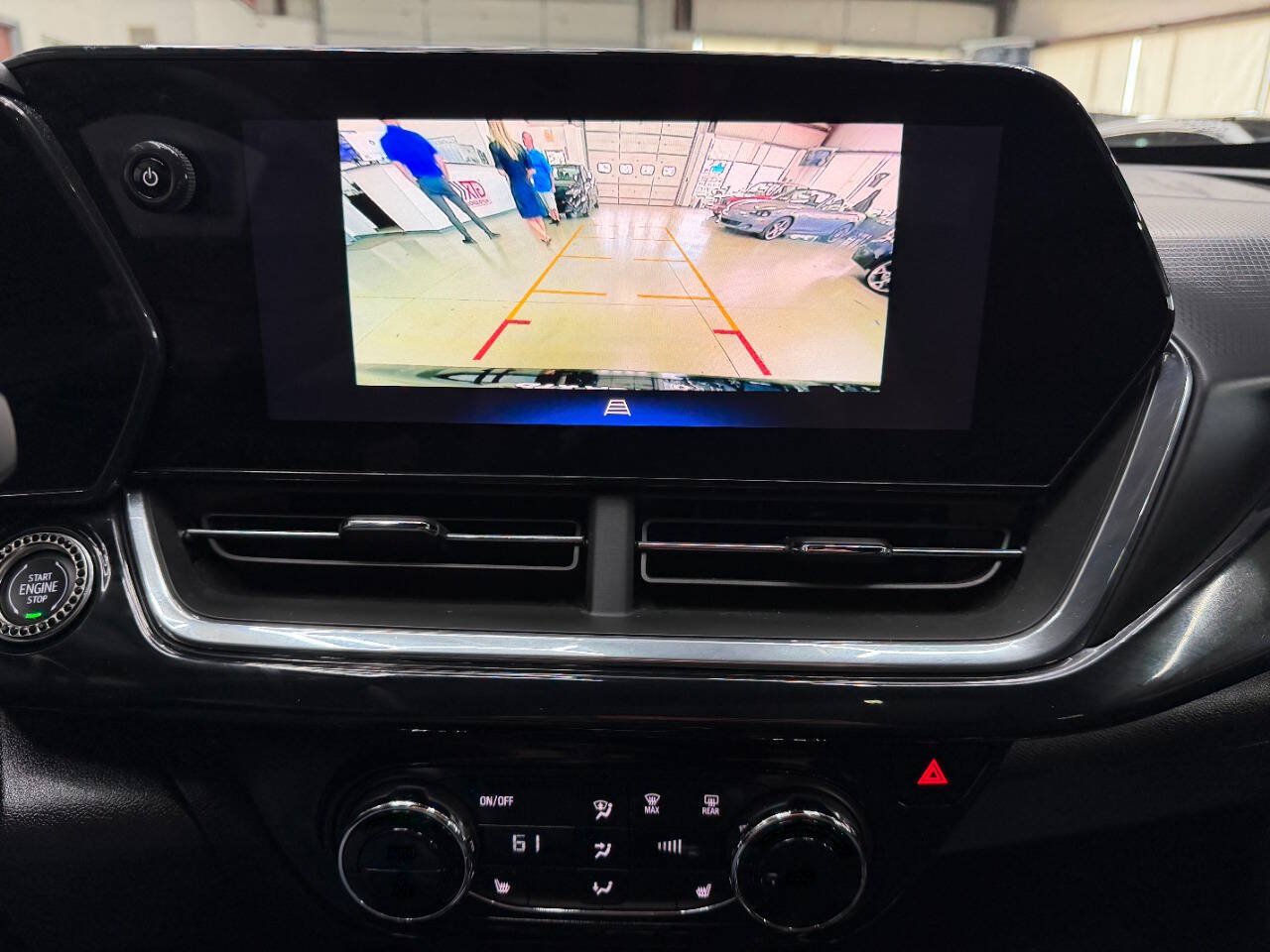 Used 2025 Chevrolet Trax RS w/ Sunroof Package FWD image 27