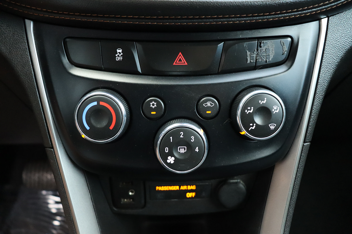 Used 2019 Chevrolet Trax LS FWD image 32