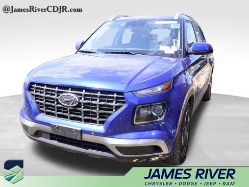 Used 2025 Hyundai Venue SEL FWD image 3