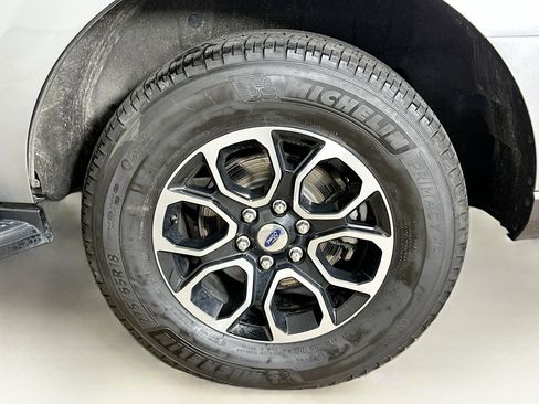 Used 2024 Ford Expedition XLT image 11