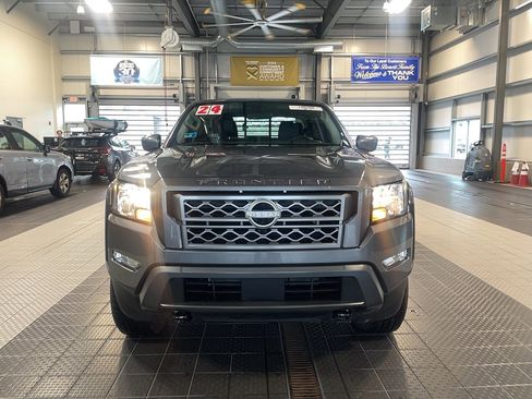 Used 2024 Nissan Frontier SV w/ Technology Package image 2