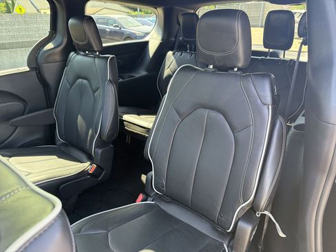 Used 2026 Chrysler Pacifica Limited w/ S Appearance Package FWD image 22