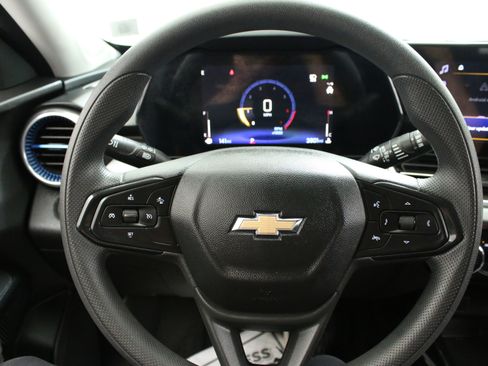 Used 2024 Chevrolet Trax LT FWD image 13