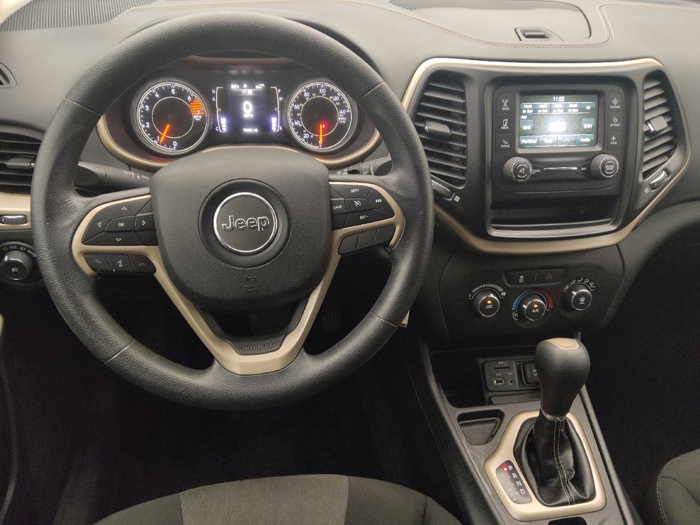 Used 2018 Jeep Cherokee Latitude FWD image 22