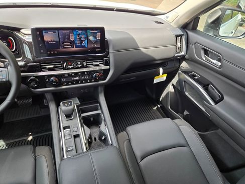 New 2026 Nissan Pathfinder SL w/ SL Premium Package FWD image 13