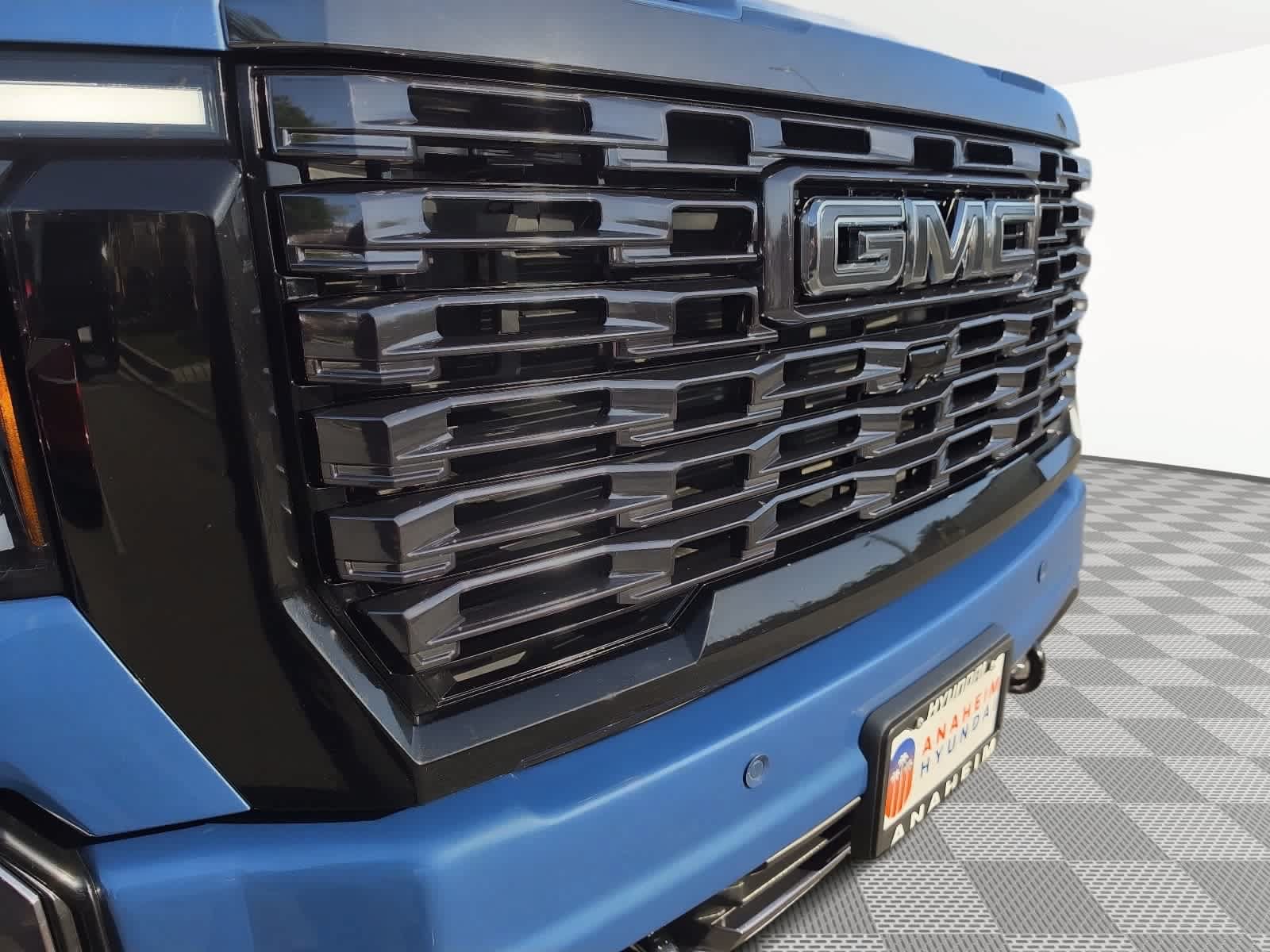 Used 2025 GMC Sierra 2500 Denali w/ Denali Reserve Package AWD/4WD image 6