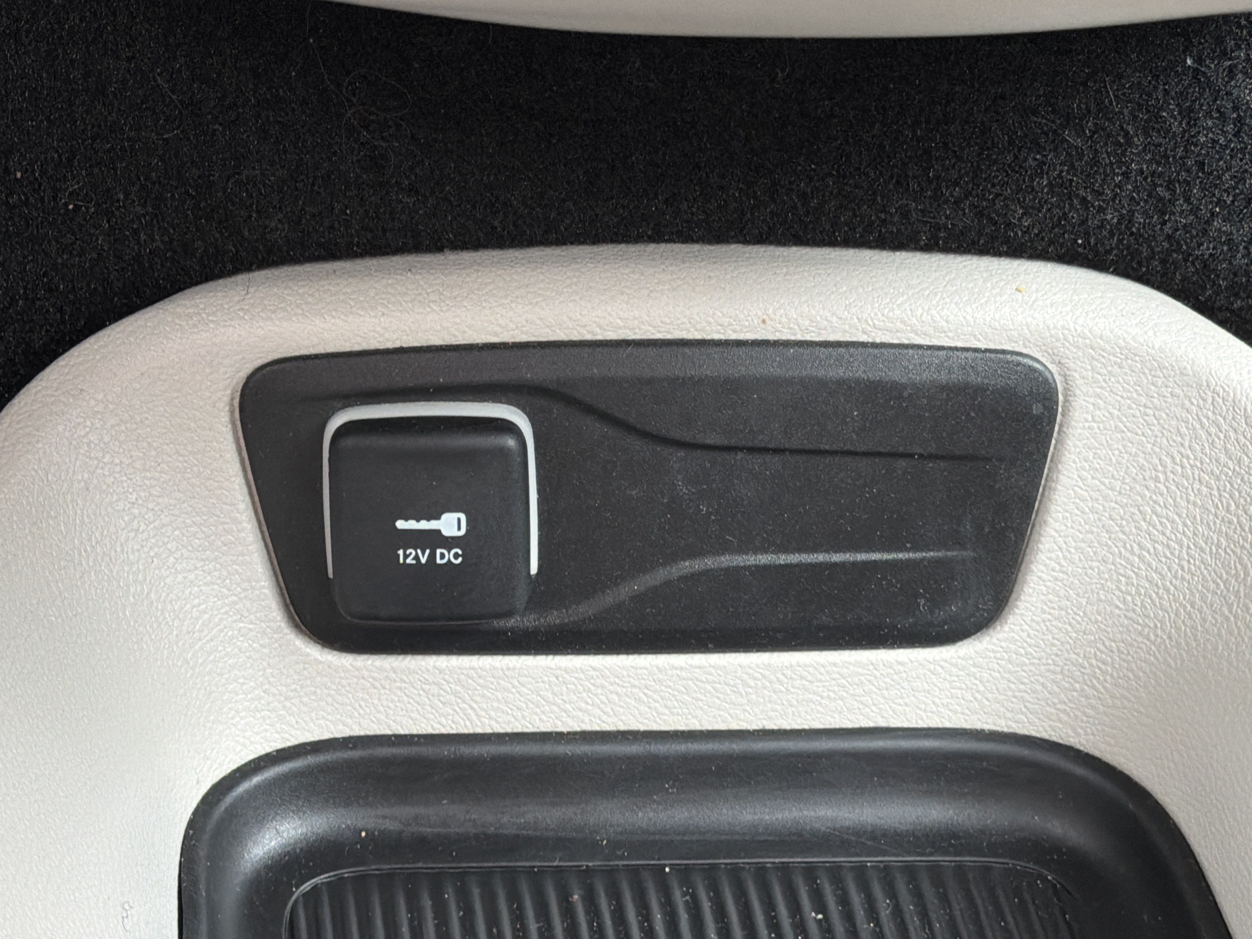 Used 2024 Chrysler Pacifica Touring-L FWD image 9