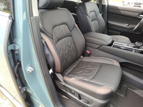 New 2026 Nissan Pathfinder Platinum FWD image 13