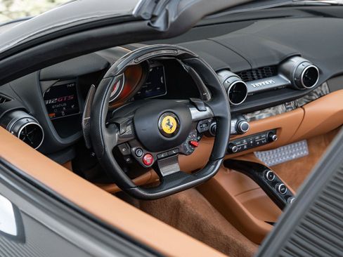 Used 2022 Ferrari 812 GTS RWD image 16
