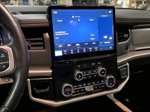 Certified 2024 Ford Expedition Max XLT image 6