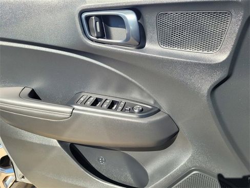 New 2025 Hyundai Venue Limited image 8