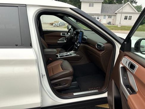 Used 2024 Ford Explorer King Ranch w/ Technology Package AWD/4WD image 6