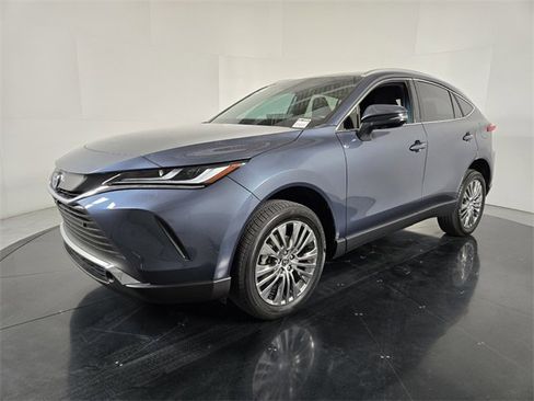 Used 2024 Toyota Venza Limited image 2